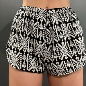 Worn Once Black&White Shorts Size Medium